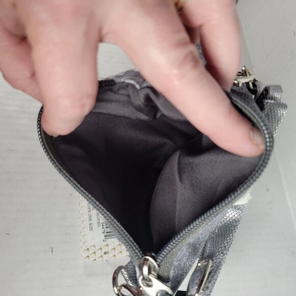 GloveIt Leopard Print Golf Outdoor Workout Casual Adjustable Crossbody Bag - Picture 3 of 6